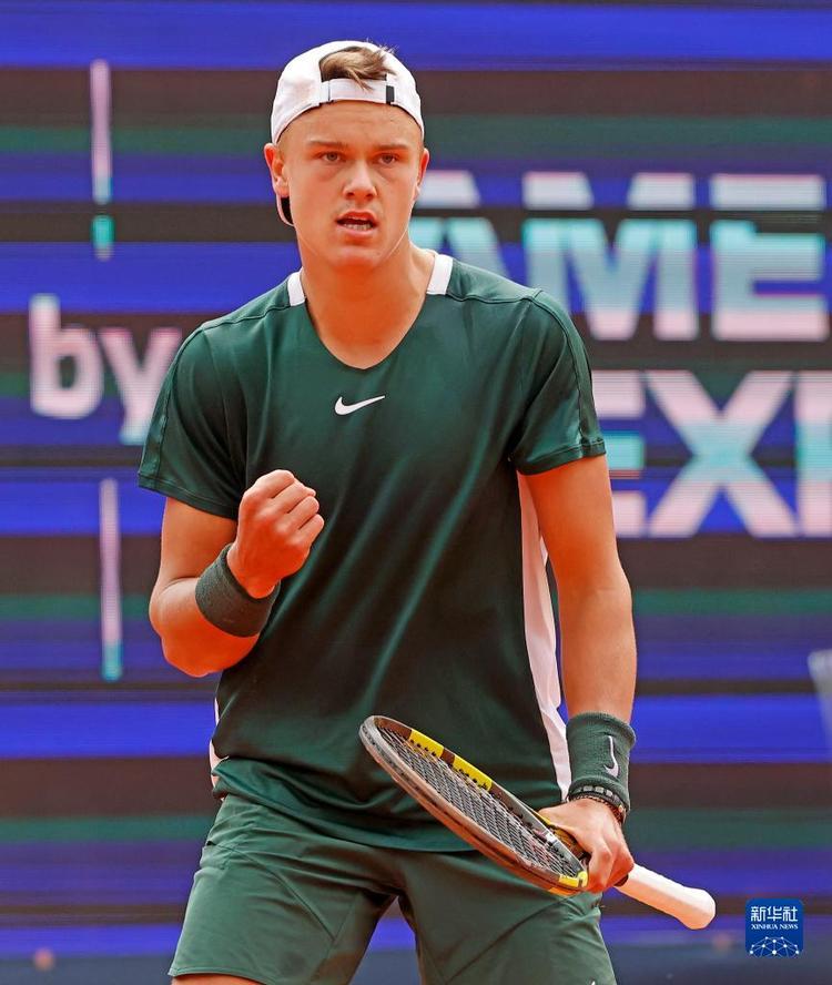 动着篮球运 动着篮球运